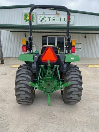 Image of John Deere 3035D equipment image 3