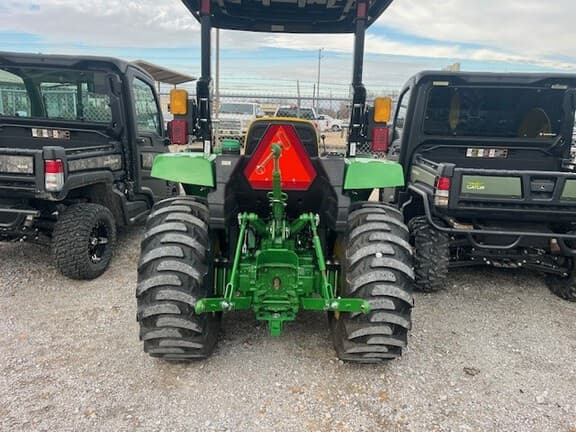 Image of John Deere 3035D equipment image 4