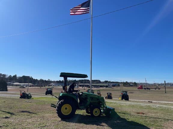 Image of John Deere 3035D equipment image 1