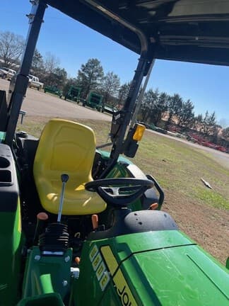Image of John Deere 3035D equipment image 4