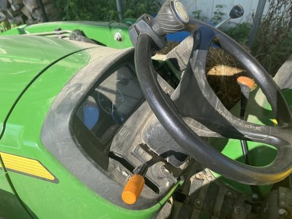 Image of John Deere 3035D equipment image 2