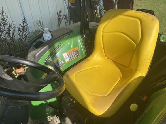 Image of John Deere 3035D equipment image 3