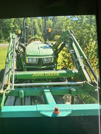 Image of John Deere 3035D equipment image 4