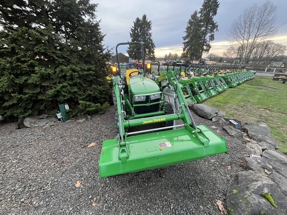 2022 John Deere 3035D Equipment Image0