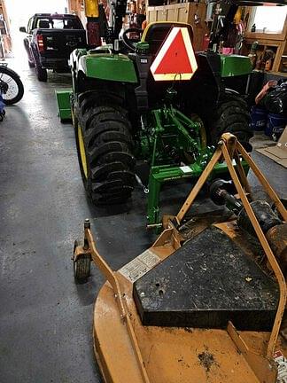 Image of John Deere 3035D equipment image 3