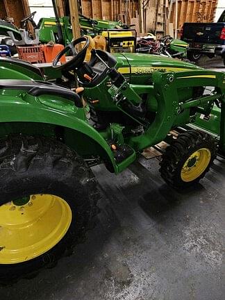 Image of John Deere 3035D equipment image 4