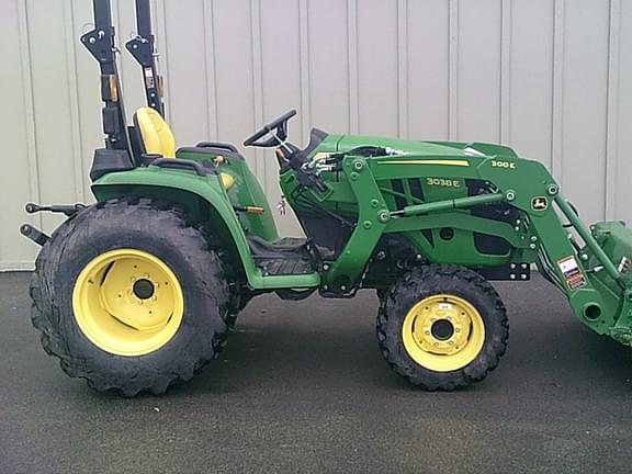 Image of John Deere 3038E equipment image 1