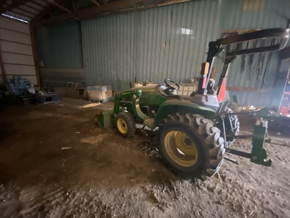 Image of John Deere 3038E equipment image 4