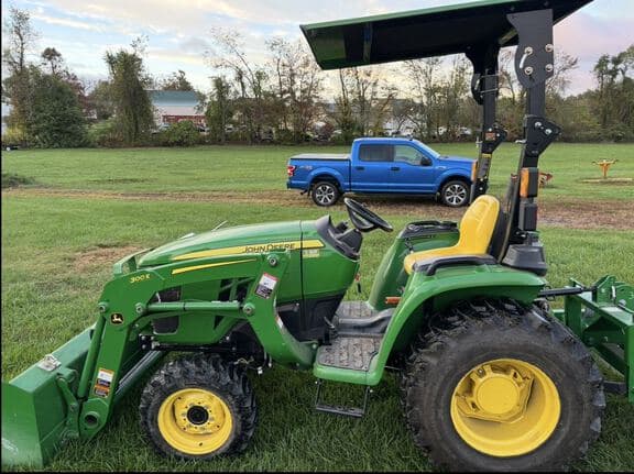 Image of John Deere 3038E equipment image 4