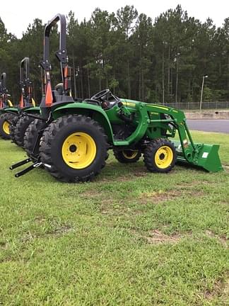 Image of John Deere 3038E equipment image 3