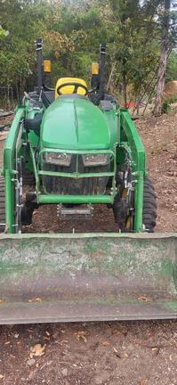 Image of John Deere 3038E equipment image 4