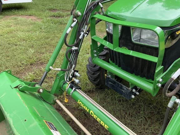 Image of John Deere 3038E equipment image 4