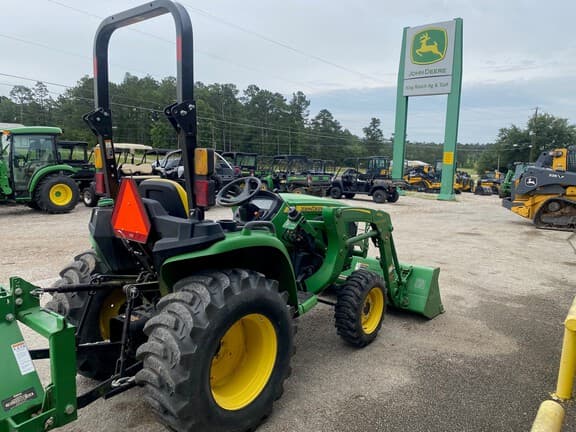 Image of John Deere 3038E equipment image 4