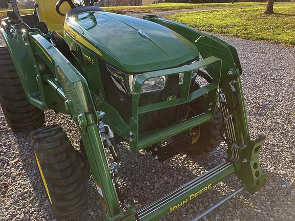 Image of John Deere 3038E equipment image 3