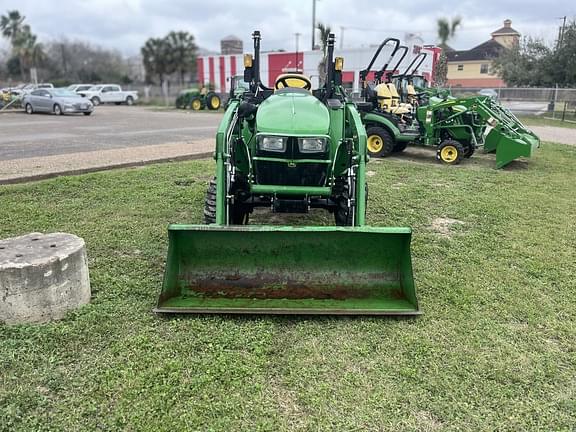 Image of John Deere 3038E equipment image 4