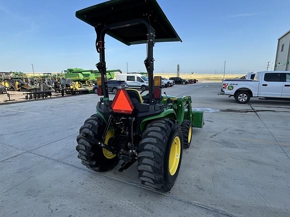 Image of John Deere 3038E equipment image 4