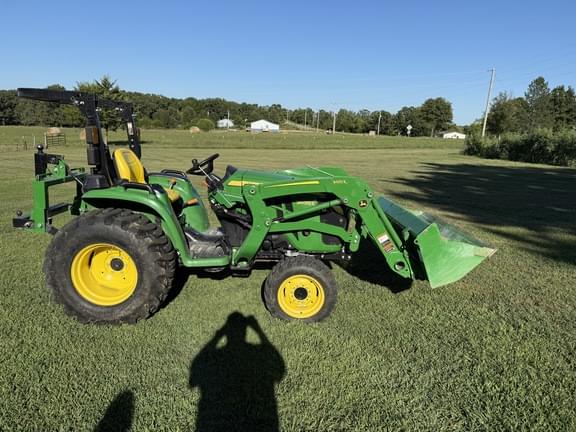 Image of John Deere 3038E equipment image 3