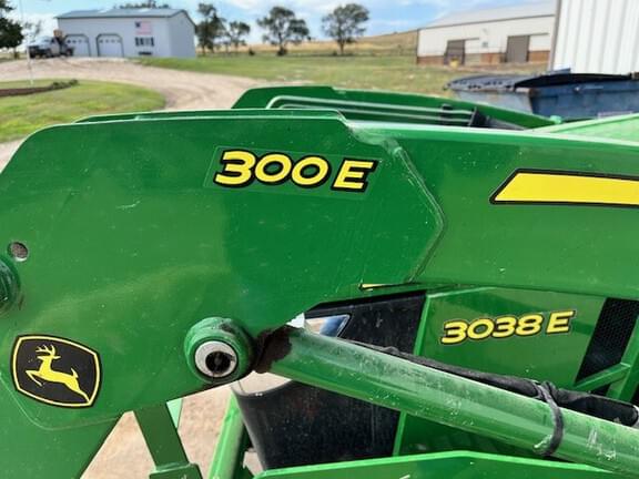 Image of John Deere 3038E equipment image 3
