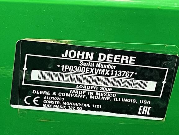 Image of John Deere 3038E equipment image 4