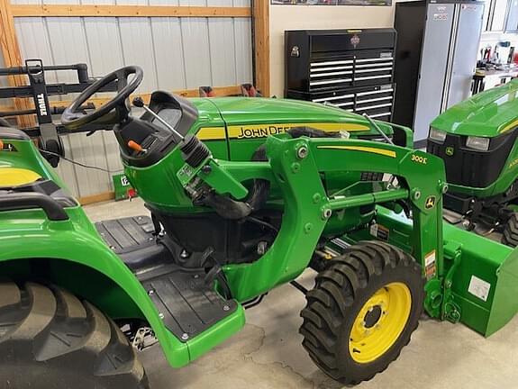 Image of John Deere 3038E equipment image 3