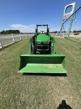 Image of John Deere 3038E equipment image 3