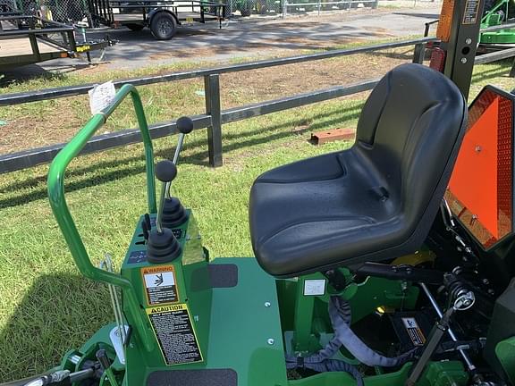 Image of John Deere 3038E equipment image 4