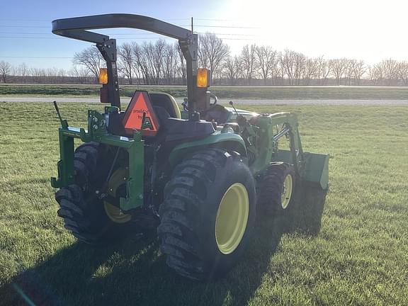 Image of John Deere 3038E equipment image 3