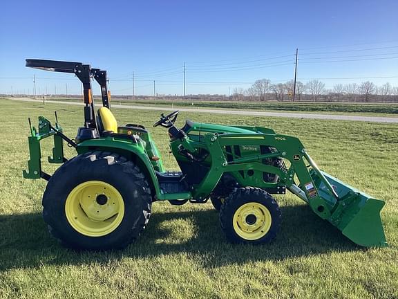 Image of John Deere 3038E equipment image 4