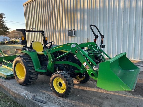 2022 John Deere 3038E Equipment Image0