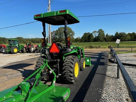 Image of John Deere 3038E equipment image 4