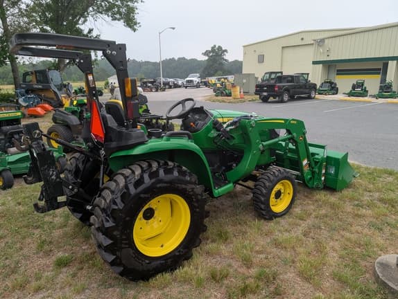 Image of John Deere 3038E equipment image 2