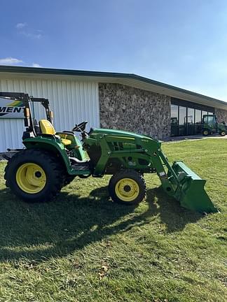 Image of John Deere 3038E equipment image 4