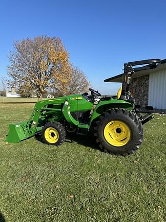 Image of John Deere 3038E equipment image 2