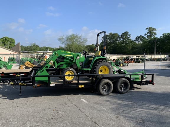 Image of John Deere 3038E equipment image 2