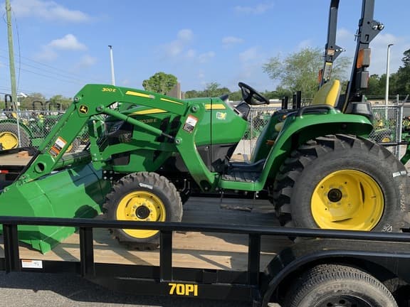 Image of John Deere 3038E equipment image 4