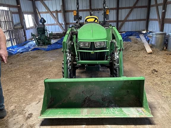 Image of John Deere 3038E equipment image 2