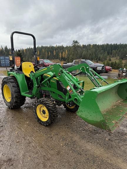 Image of John Deere 3038E equipment image 4