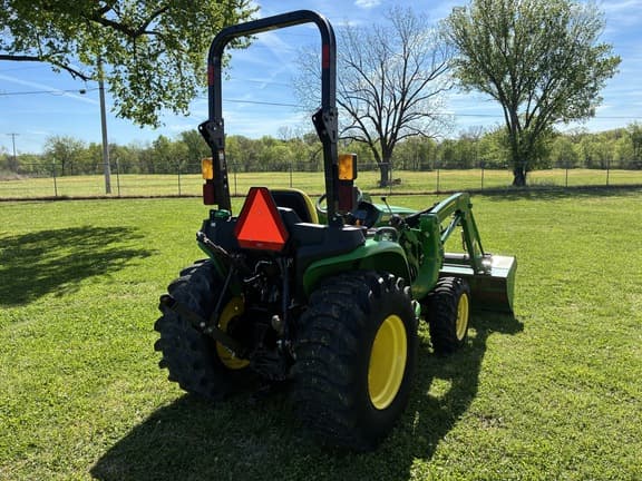Image of John Deere 3038E equipment image 4