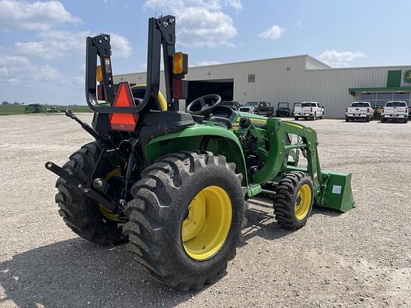 Image of John Deere 3038E equipment image 4