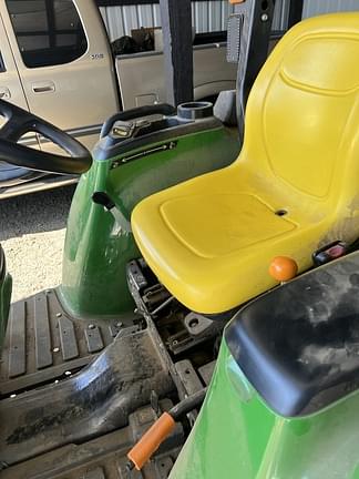 Image of John Deere 3038E equipment image 4