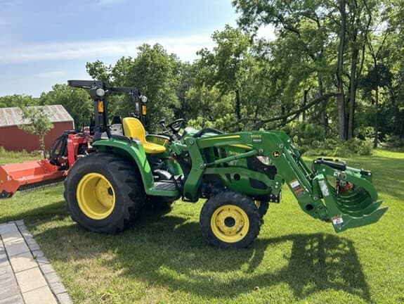 Image of John Deere 3038E equipment image 3