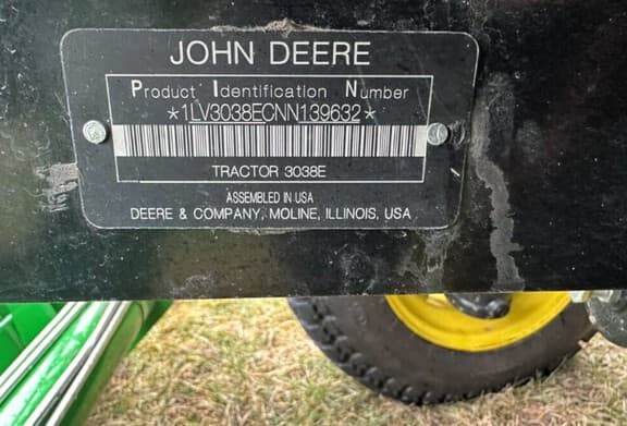 Image of John Deere 3038E equipment image 4