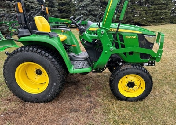 2022 John Deere 3038E Equipment Image0