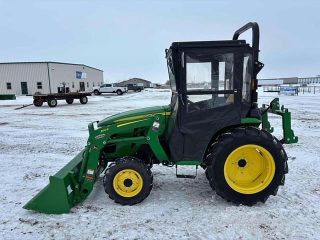 Image of John Deere 3038E equipment image 4