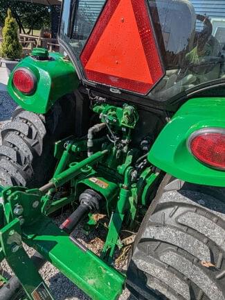 Image of John Deere 3039R equipment image 3