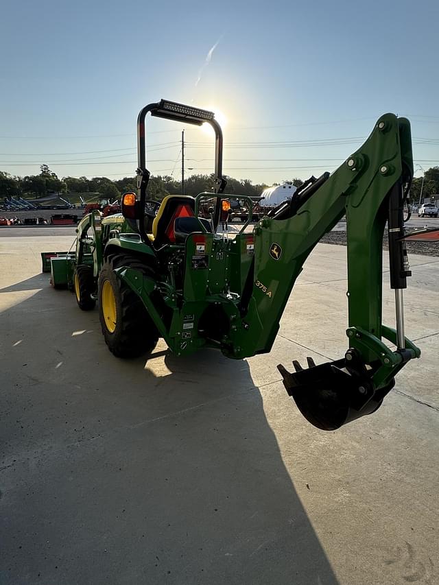 Image of John Deere 3039R equipment image 2