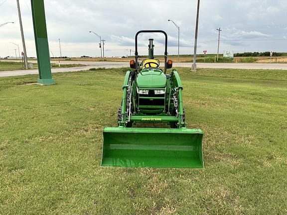 Image of John Deere 3039R equipment image 1
