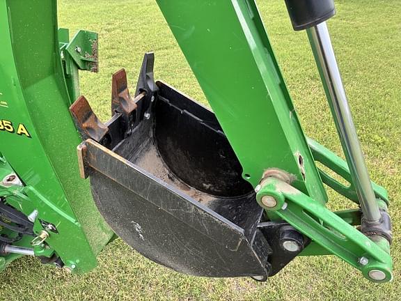 Image of John Deere 3039R equipment image 4