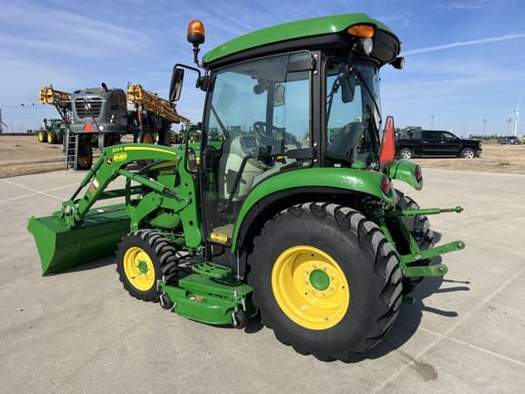 Image of John Deere 3039R equipment image 2