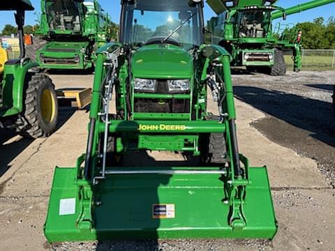 Image of John Deere 3039R equipment image 1